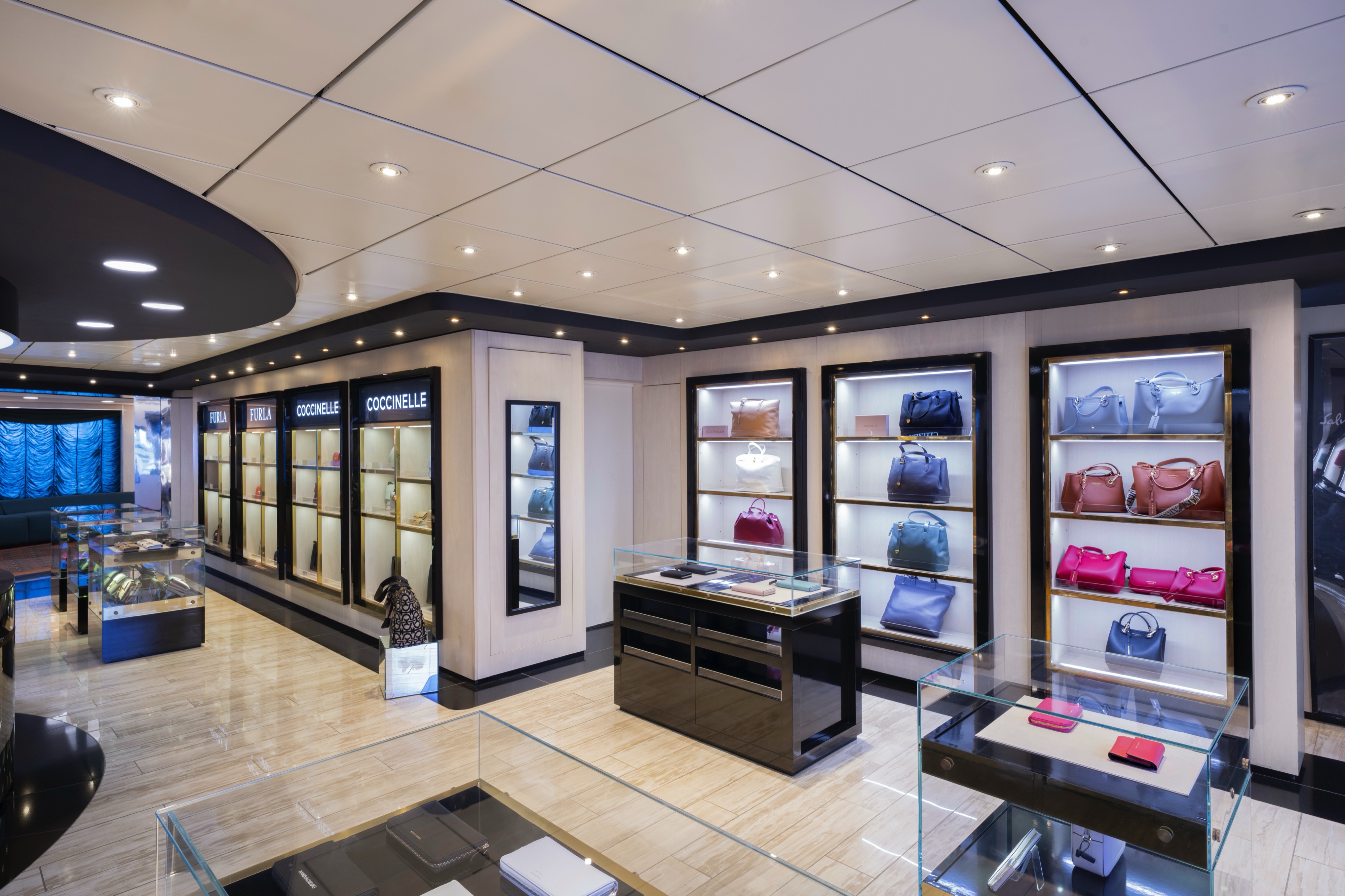 MSC Lirica - Shops